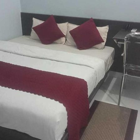 Hotel O Home Aditya Inn Suits Homestay Ayodhya Kültér fotó