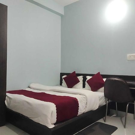 Hotel O Home Aditya Inn Suits Homestay Ayodhya Kültér fotó