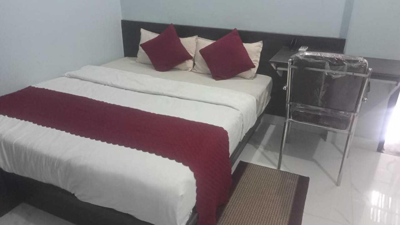 Hotel O Home Aditya Inn Suits Homestay Ayodhya Kültér fotó