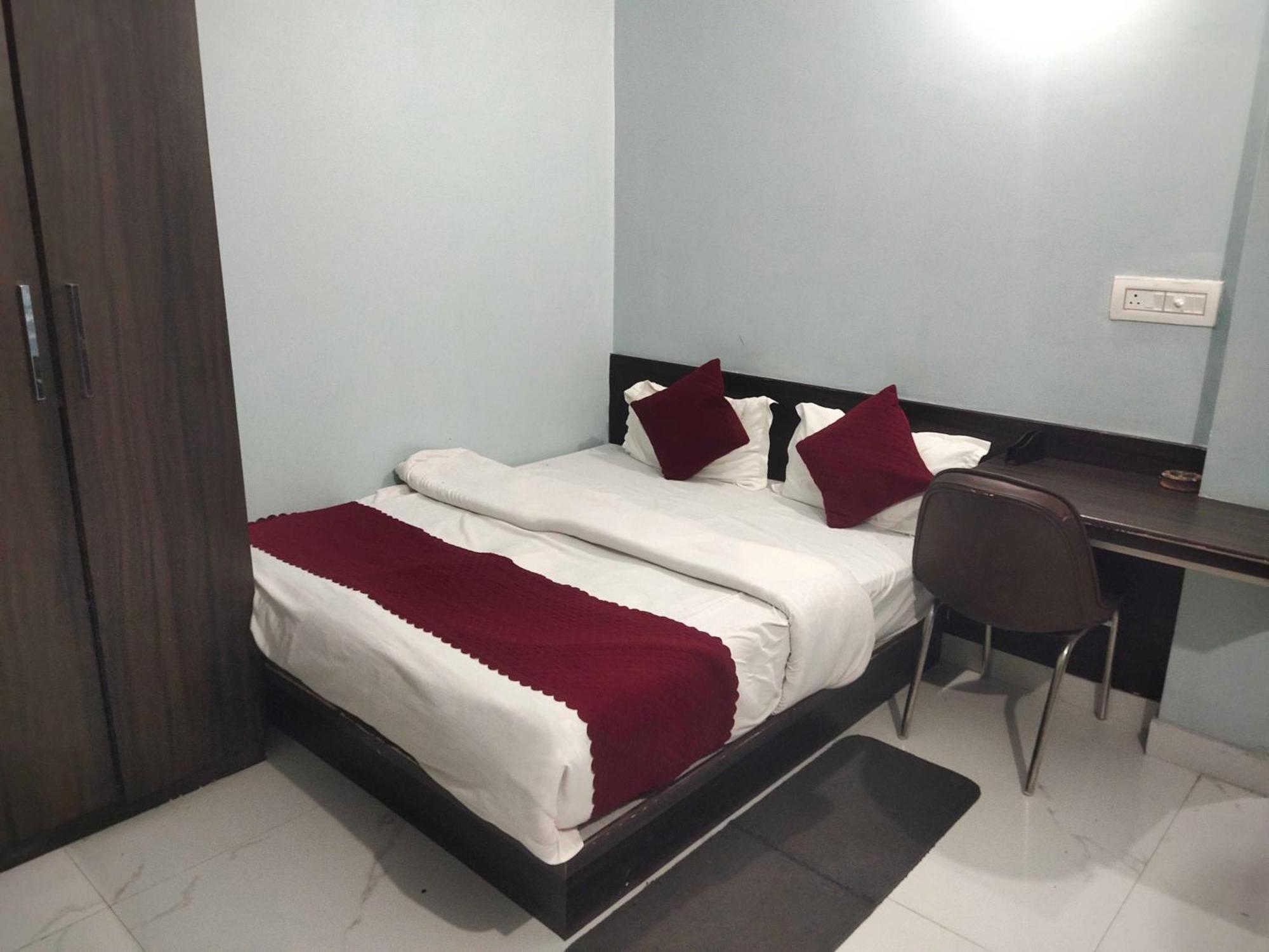 Hotel O Home Aditya Inn Suits Homestay Ayodhya Kültér fotó